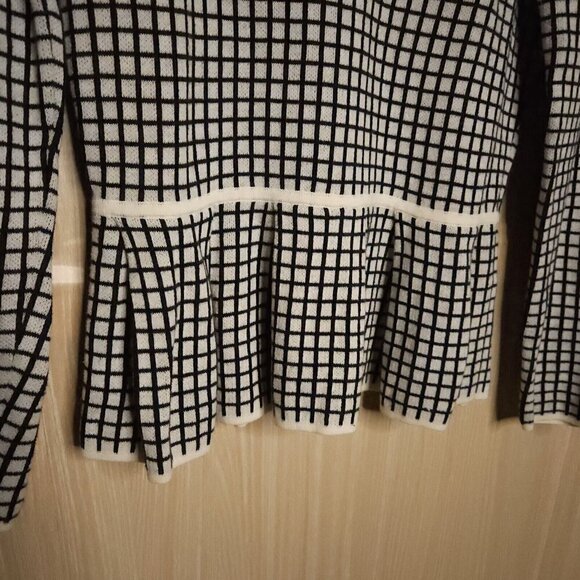 Banana Republic Petite Black White Peplum Sweater Small - Picture 3 of 5